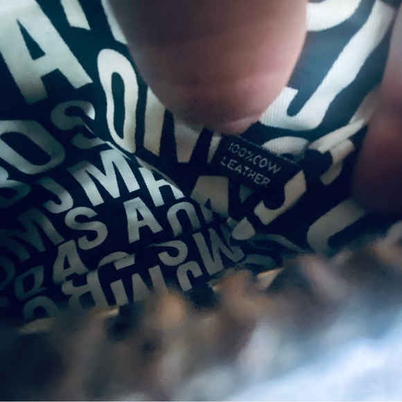 Marc By Marc Jacobs Crossbody Cream Leather Purse Pockets Turnlock Brass - Picture 11 of 15